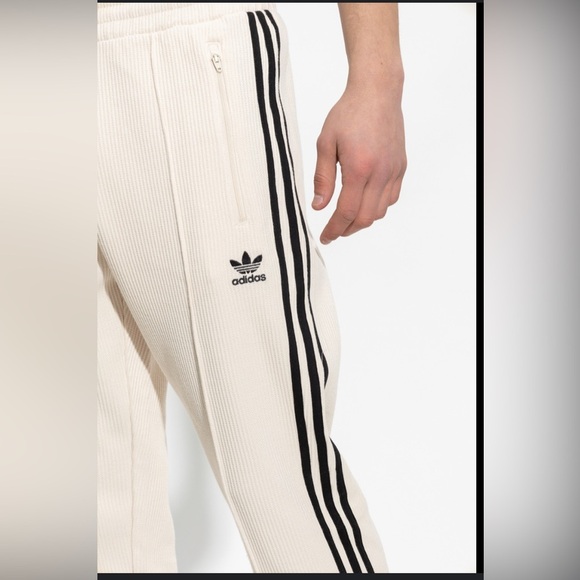 Adidas Unisex original superstar Cream Track Pants NWOT - Picture 5 of 10